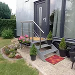 Rita's Tiny-eifel-house In Fuer 4 Personen Mit Terrasse
